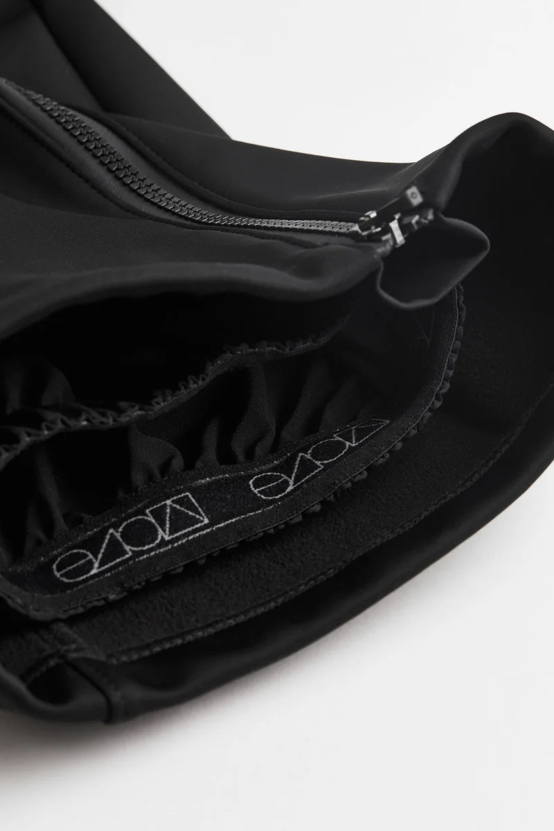 اتش اند ام بنطلون من نسيج مقاوم للماء