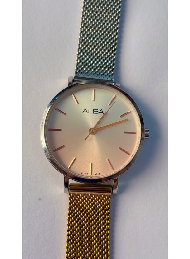 ALBA Japan Women's Minimalist Quartz Watch with Gold/Silver Mesh Strap – Pre-Owned (Like Brand New Condition) - Image 4
