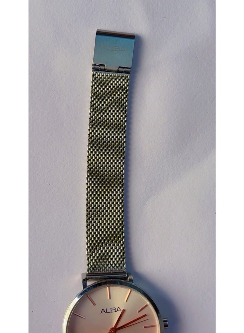 ALBA Japan Women's Minimalist Quartz Watch with Gold/Silver Mesh Strap – Pre-Owned (Like Brand New Condition) - Image 5