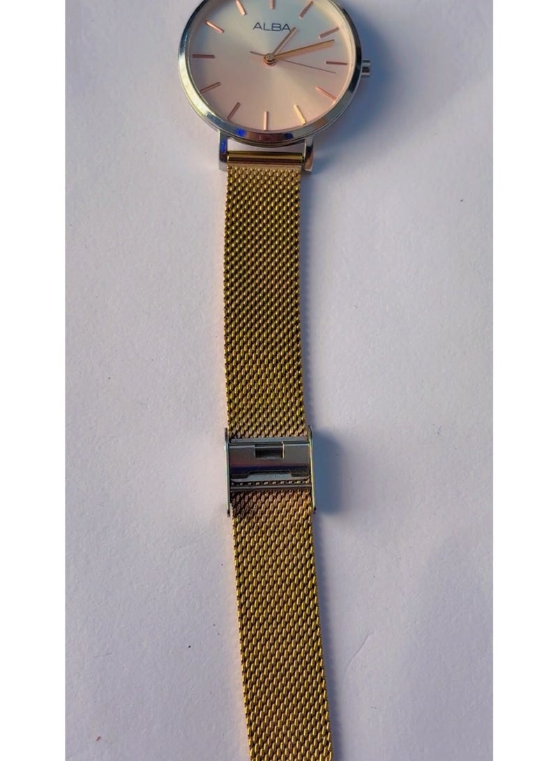 ALBA Japan Women's Minimalist Quartz Watch with Gold/Silver Mesh Strap – Pre-Owned (Like Brand New Condition) - Image 3