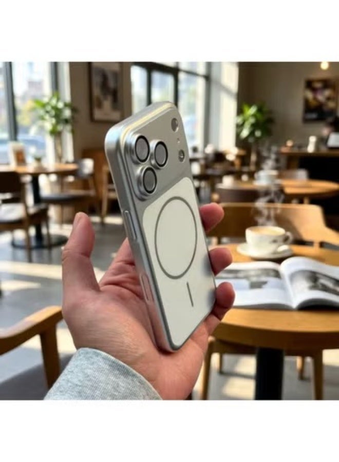غطاء خلفي MagSafe لهاتف iPhone 17 Pro Max، كريستالي مقاوم للصدمات مع حماية الكاميرا - فضي - Image 3