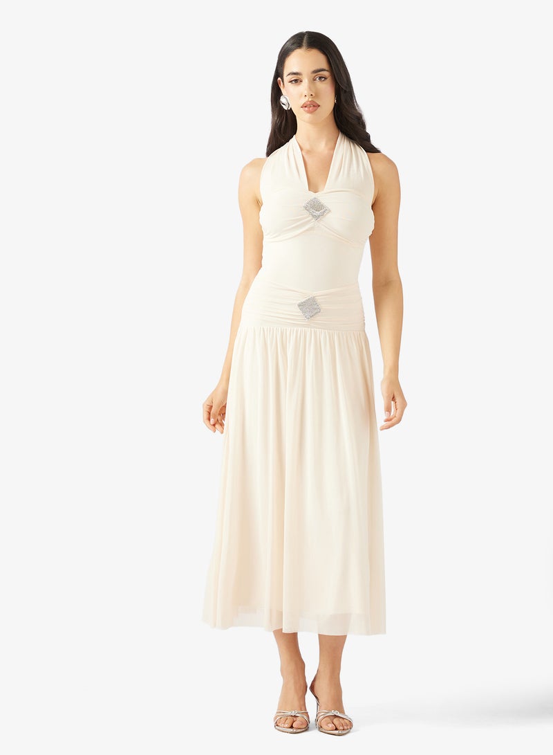 جينجر فستان بياقة هالتر وخصر منخفض بلمسة ذهبية - Image 1