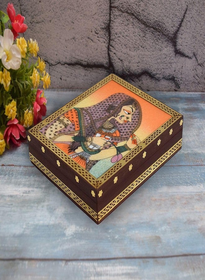 Tarang Arts صندوق مجوهرات من الأحجار الكريمة من تارانج آرتس مزين برسومات يدوية لسيدة | صندوق خشبي مزخرف للمجوهرات والحلي والتذكارات | صندوق فني هندي تقليدي من الأحجار الكريمة (4 × 6 × 1 بوصة) (صورة امرأة) - Image 3