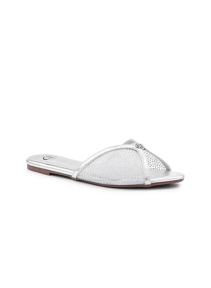 أيقون Shiny flat sandal perfect for casual occasions.