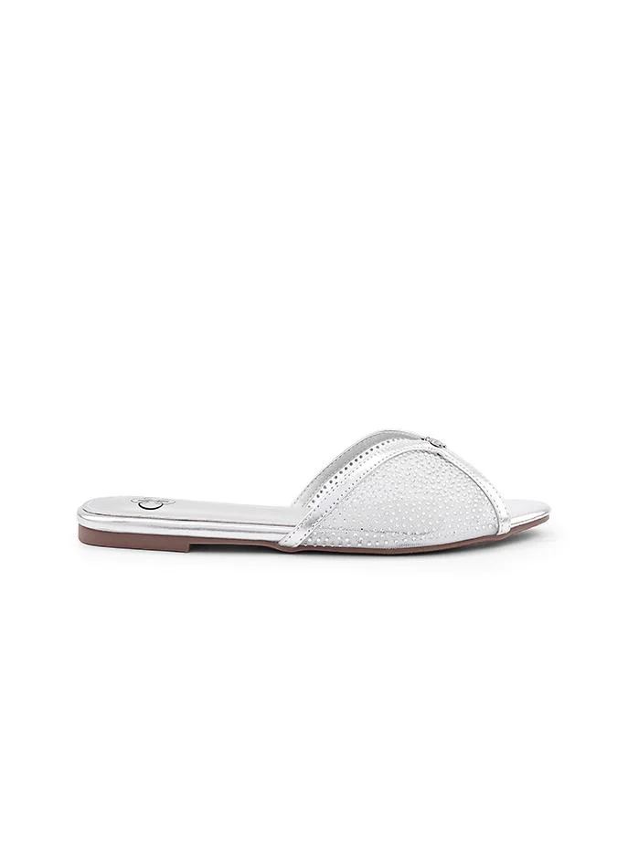 أيقون Shiny flat sandal perfect for casual occasions.