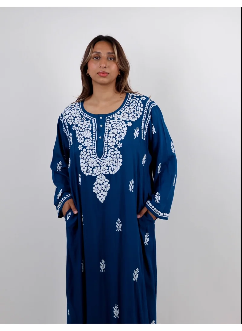 جميلة جلابية "تشيكانكاري" كحلي مطرزة مع شيلة متناسقة