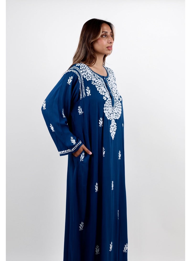 جميلة جلابية "تشيكانكاري" كحلي مطرزة مع شيلة متناسقة - Image 4