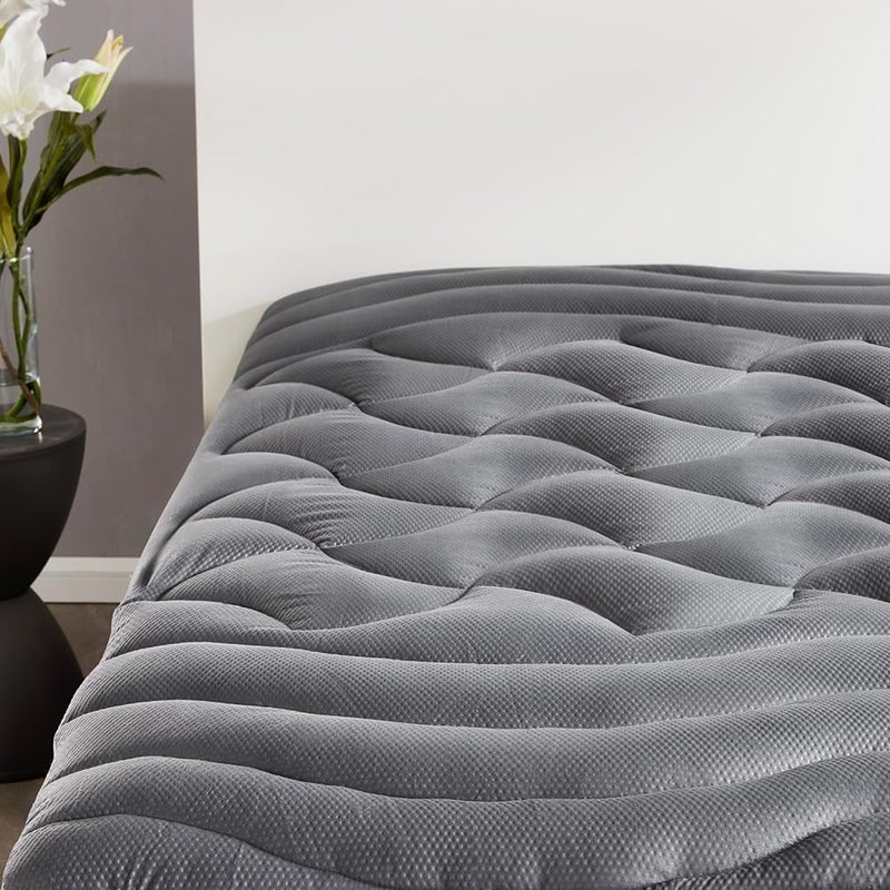 SLEEP ZONE وسادة مرتبة كوين المبردة من ، غطاء مرتبة مبطن بمناطق متميزة، غطاء حماية مرتبة مرن، قابل للغسل في الغسالة ومتين، جيب عميق 8-21 بوصة (رمادي، كوين) - Image 1