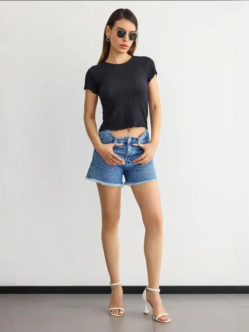 HICCUP Short-Sleeve Round Neck Cropped Top in Textured Twisted Fabric