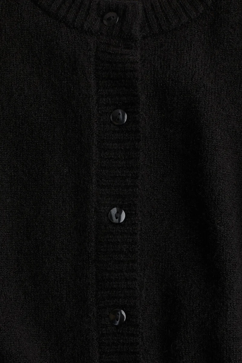 اتش اند ام كارديغان قصير بحياكة ناعمة