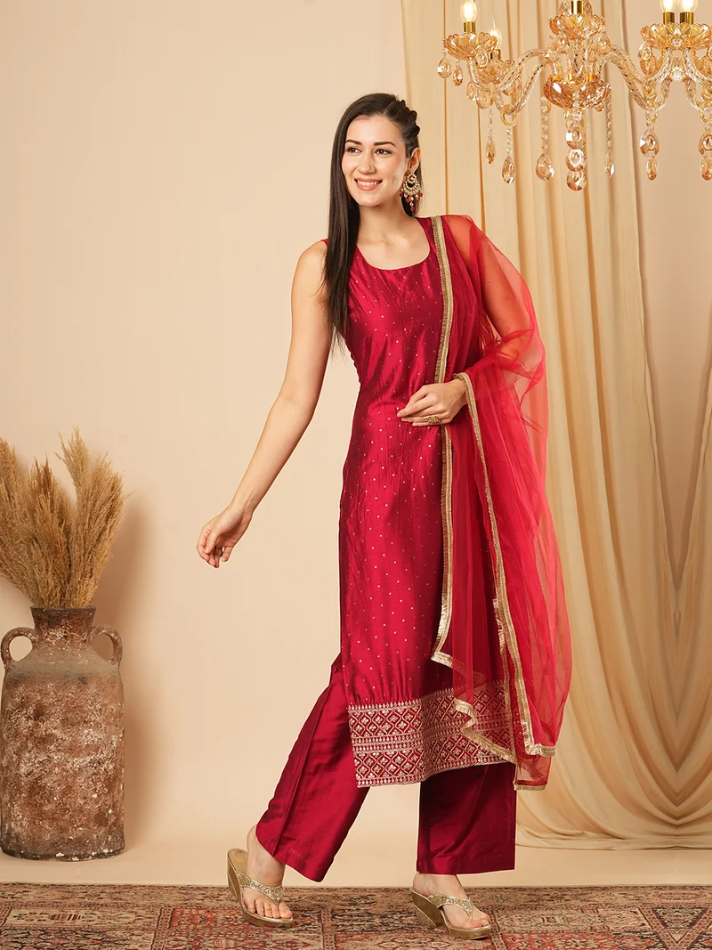 globus Women Printed Regular Kurta With Trousers & With Dupatta