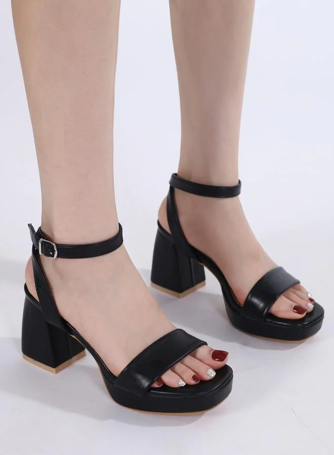 سنيك ايه بيك صندل بكعب عريض ورباط للكاحل