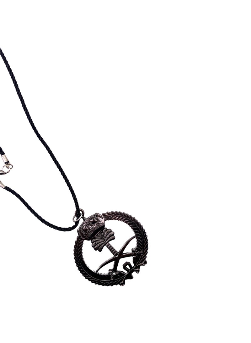 تعليقة حديد لمرأة السيارة شعار السيفين والنخلة لون اسود - Image 3