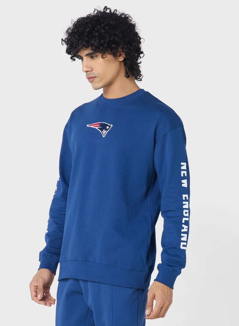اس بي كاركترز سويت شيرت بفتحة رقبة مستديرة وطبعة عبارة "New York Giants"