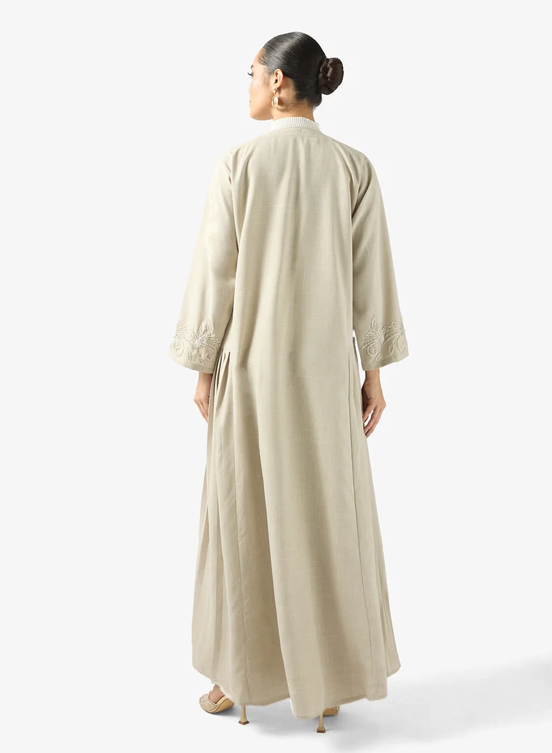 خزانة عباية بأكمام مطرزة وشيلة