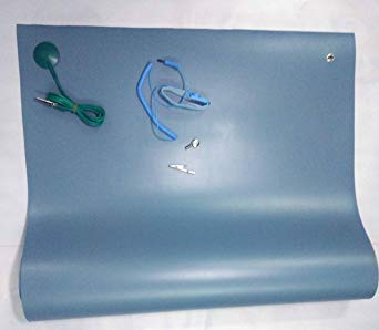 حصيرة طاولة مضادة للكهرباء الساكنة من SupremeESD PVC 3 طبقات زرقاء بسماكة 2 مم بحجم 1 قدم × 2 قدم مع حزام معصم زر في 4 زوايا وسلك تأريض كامل