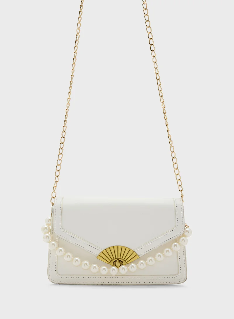 ايلا Pearl And Chain Strap Handbag With Fan Clasp