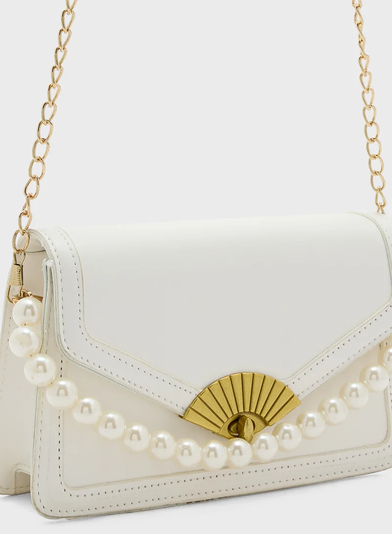ايلا Pearl And Chain Strap Handbag With Fan Clasp