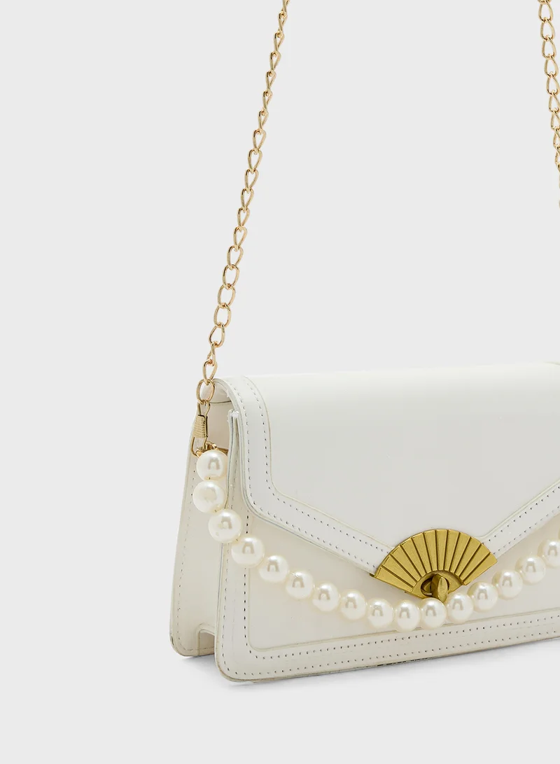 ايلا Pearl And Chain Strap Handbag With Fan Clasp