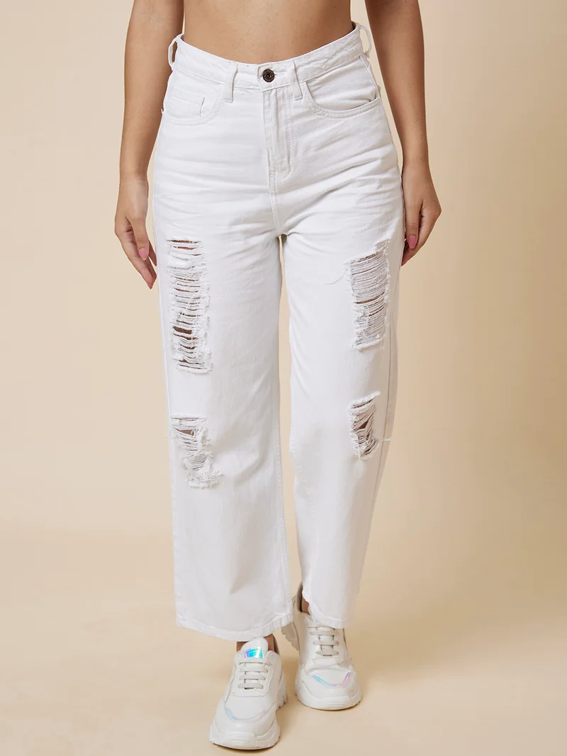 جلو باص جينز نسائي بقصة بوي فريند وخصر متوسط بتشطيبات ممزقة للغاية