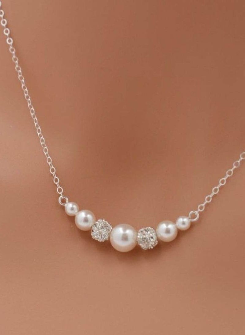 Women Chain with pearls off white & diamond lobes 