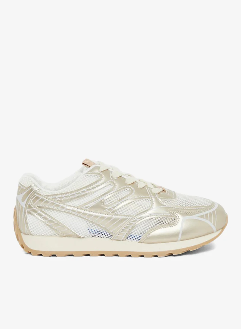 ستايلي اكتيف حذاء سنيكرز بتفاصيل براقة وبارزة الملمس مع رباط غلق