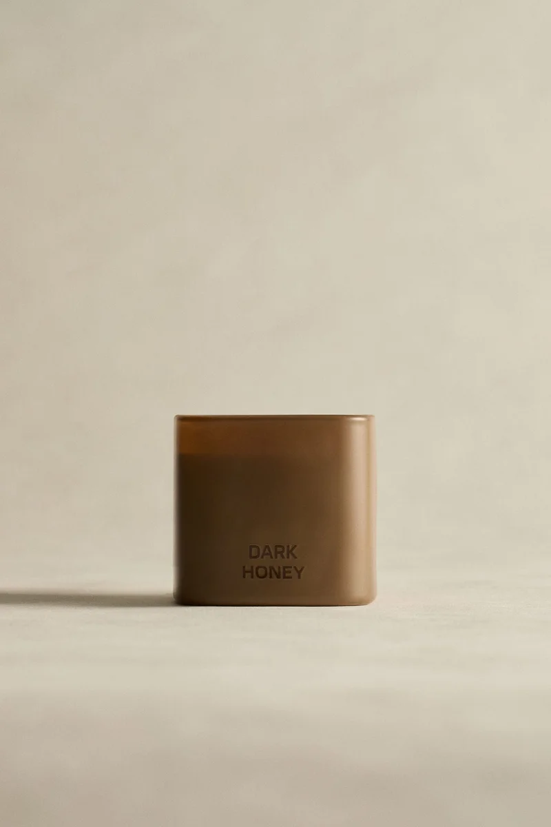 اتش اند ام شمعة معطرة في حامل زجاجي