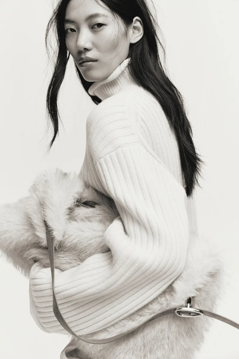 اتش اند ام كنزة من الصوف المرن