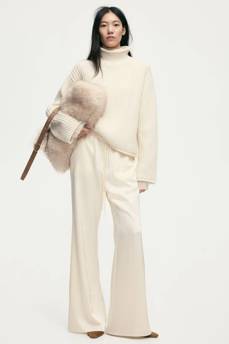 اتش اند ام كنزة من الصوف المرن