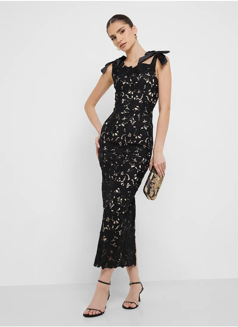 جينجر Shoulder Tie Detail Lace Maxi Dress