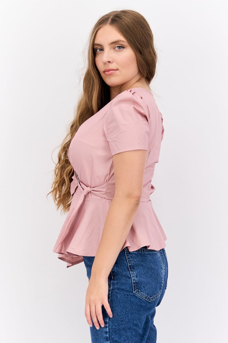 In the style بلوزة نسائية بياقة متقاطعة بأكمام قصيرة بلون موف - Image 2