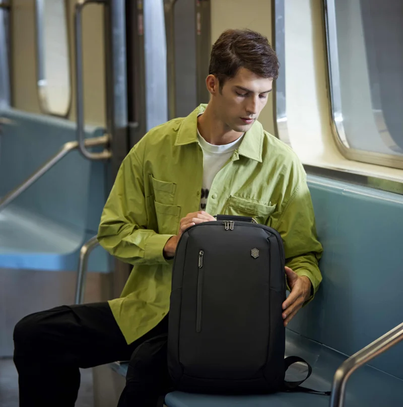أركتيك هانتر Unisex Slim Laptop Backpack Water Resistant Anti-Theft Daypack with USB/Type-C Port for Business Casual Travel College for Men Women, B00915, Black