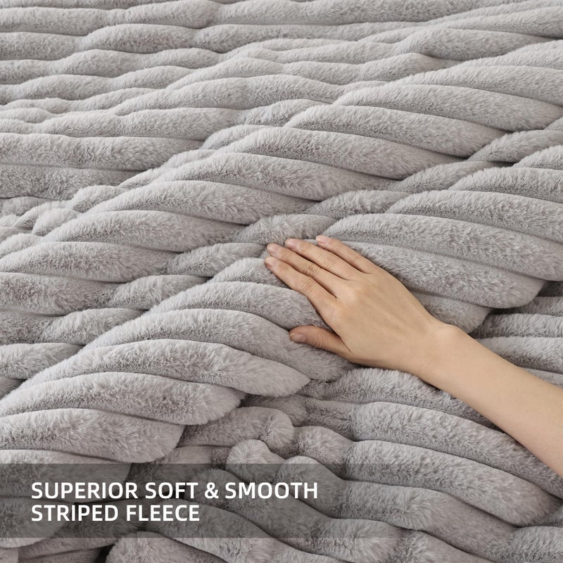 Smoofy Fluffy King Size Comforter Set 3 Pieces - Lightgrey Fleece Fluffy Comforter King Size  Luxury Fuzzy King Bedding Set  Soft King Size Bed Set All Season  Heavy Bedding King with 2 Pillow Cases - Image 5