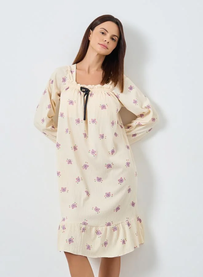 ستايلي قميص نوم بياقة مربعة بطباعة دب وتفاصيل فيونكة