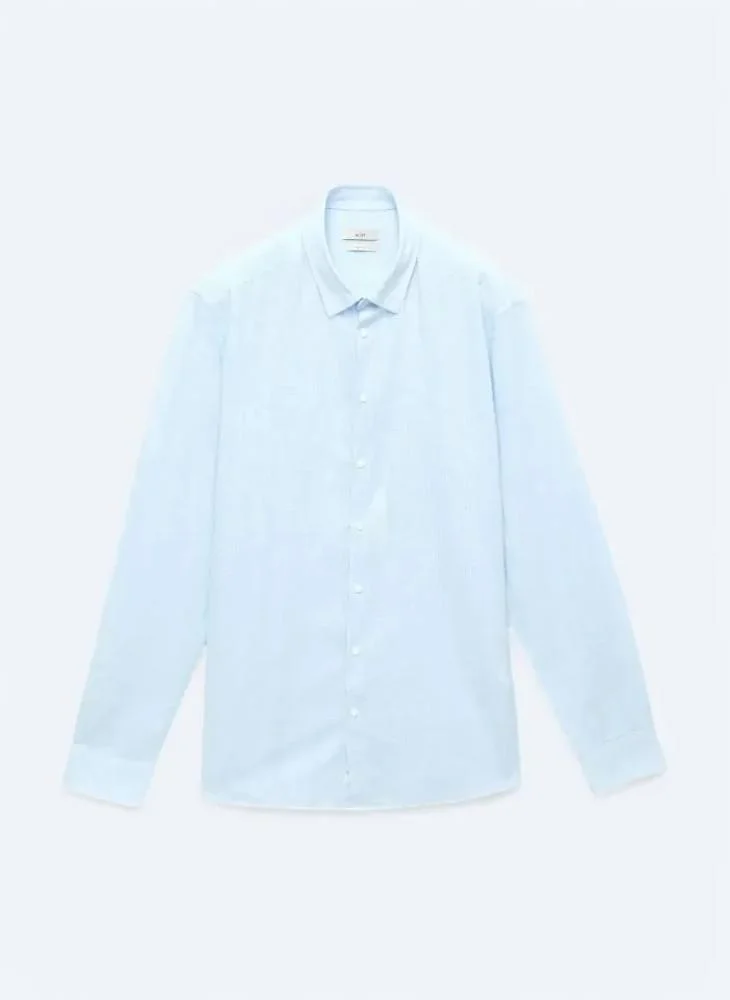 كيب قميص قطني مخلوط بلون أزرق فاتح، بقصة عادية.