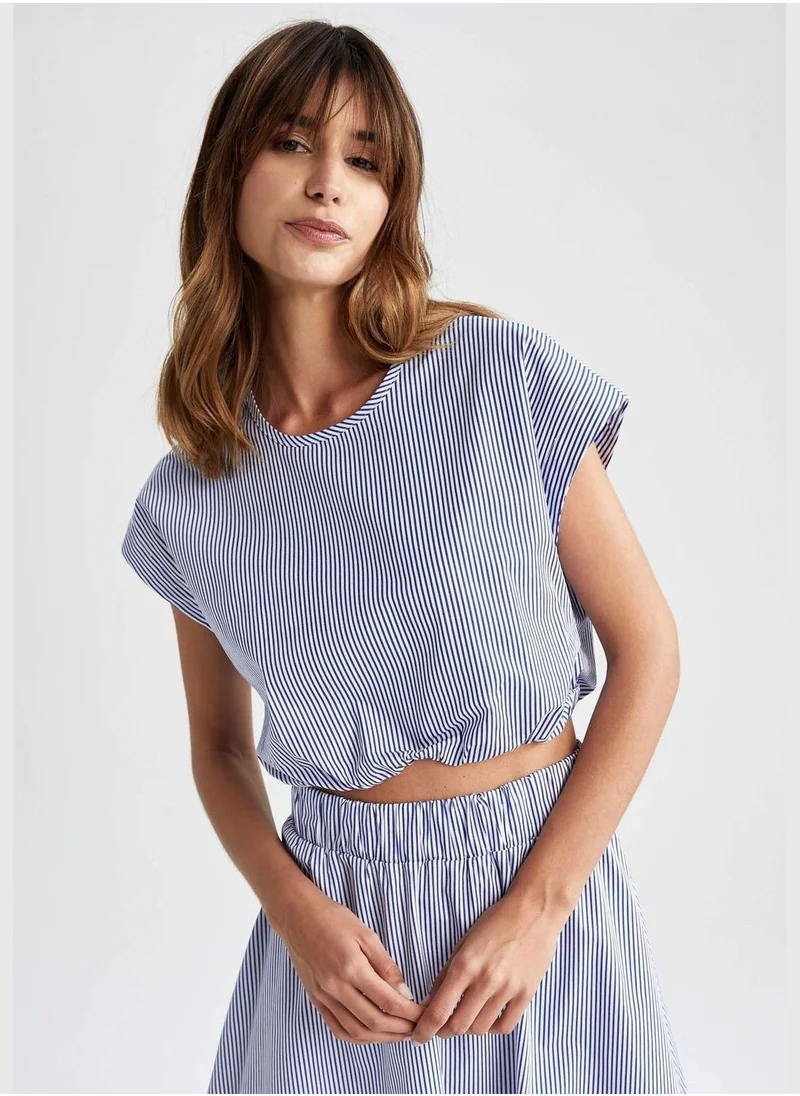 ديفاكتو Bat Sleeves Striped Crop Top