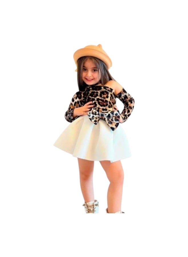 Girls' set: velvet top, suede pocket, fits ages 2 to 5 years.