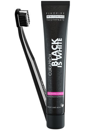 معجون أسنان Curaprox Black is White، 60 مل + فرشاة أسنان فائقة النعومة CS 5460 - مجموعة معجون أسنان مبيض بالفحم النشط، قطعتان (عبوة من قطعة واحدة) - pzsku/ZBC6485B5411BB02230EFZ/45/_/1694690124/4dd130f0-3919-49b7-a9db-18855eb0023f