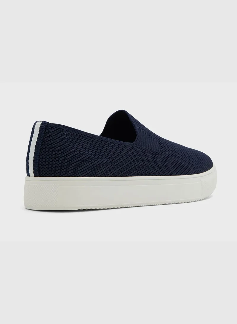 كول ات سبرنج CALL IT SPRING Plain Slip ons Blue