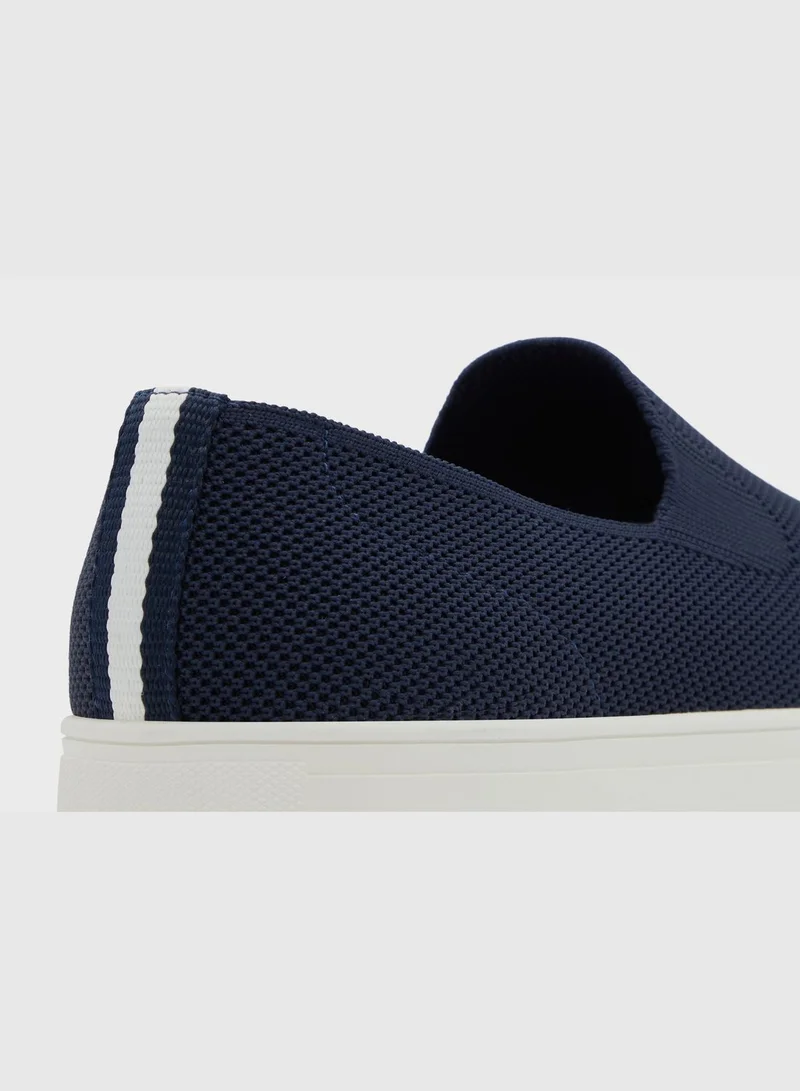 كول ات سبرنج CALL IT SPRING Plain Slip ons Blue