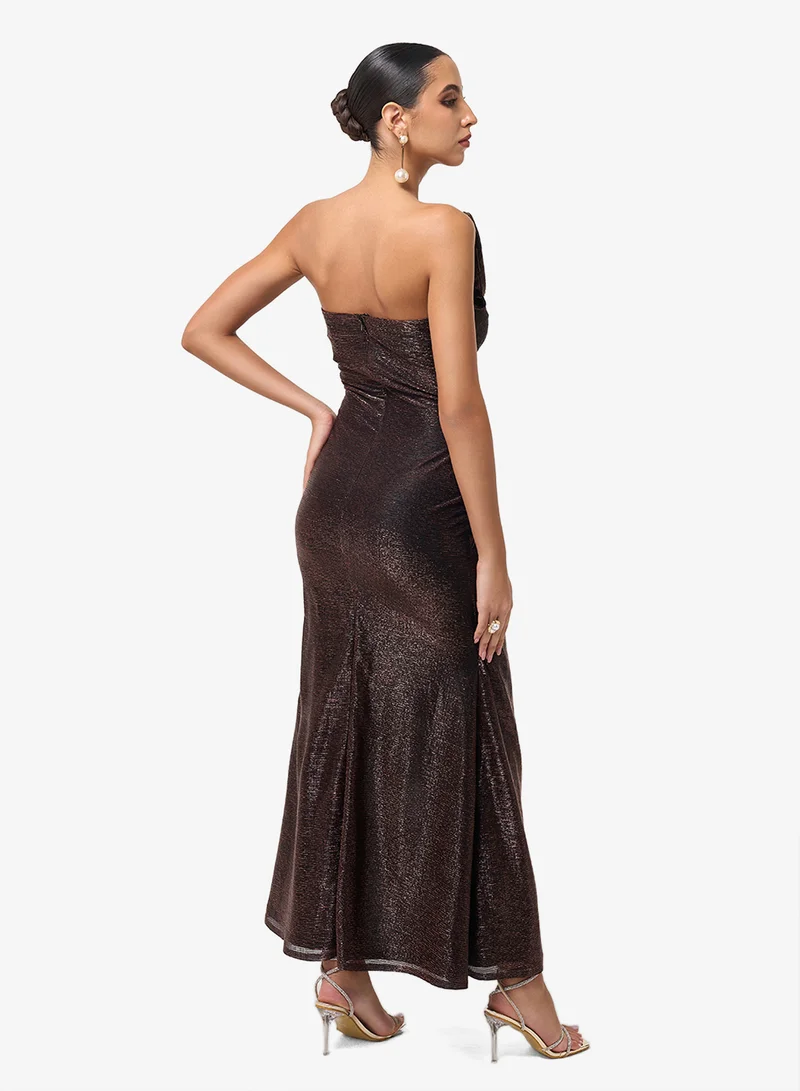 ثريدز باي اجوني فستان ماكسي مكشوف الكتفين لامع