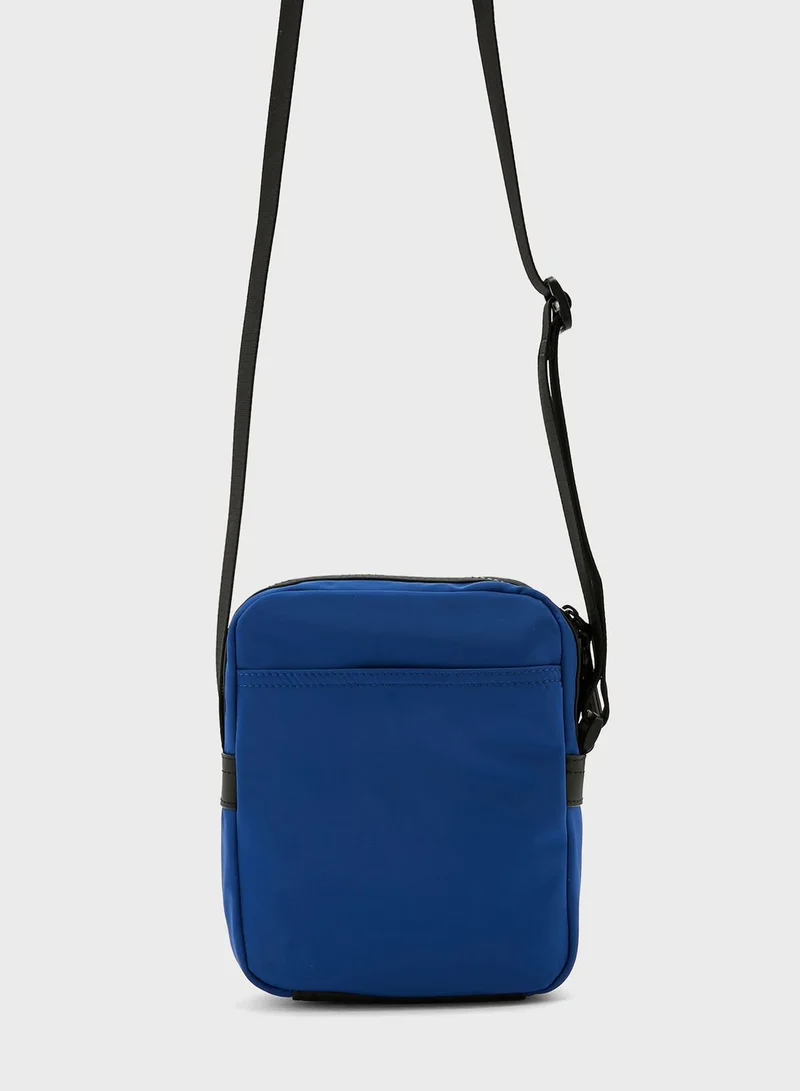GUESS Logo Detailed Crossbody Bag