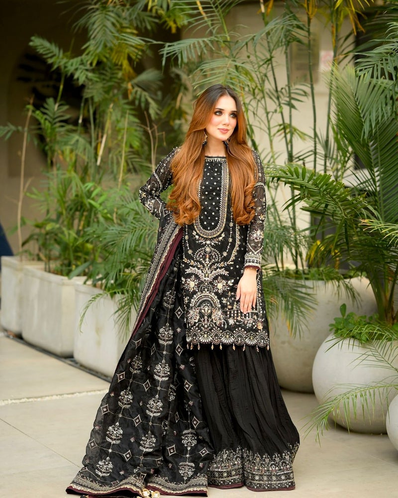 ANAITA بدلة جاهزة من الجورجيت الأسود مع تطريز وعمل موتي - Image 2