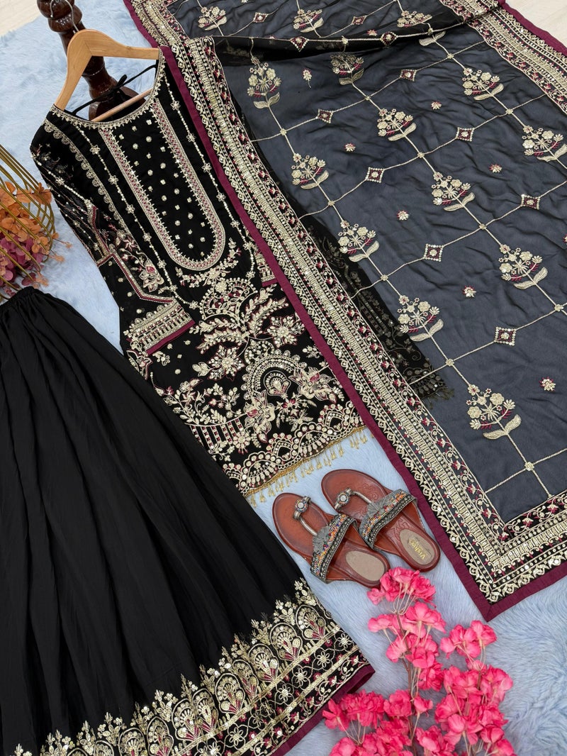 ANAITA بدلة جاهزة من الجورجيت الأسود مع تطريز وعمل موتي - Image 3