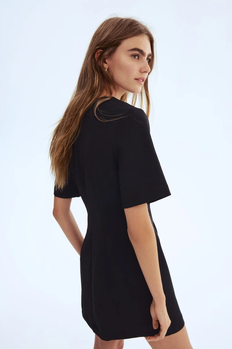 اتش اند ام فستان بأزرار أمامية