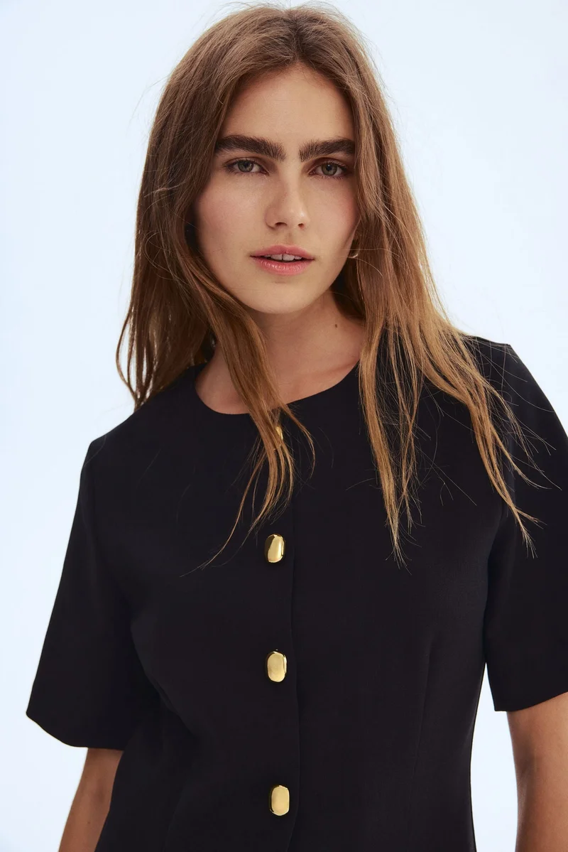 اتش اند ام فستان بأزرار أمامية