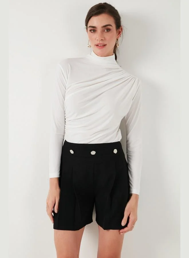 ليلا بلوزة نسائية ضيقة بياقة عالية وتفاصيل مجمعة من ليلا