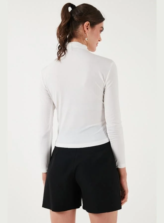 ليلا بلوزة نسائية ضيقة بياقة عالية وتفاصيل مجمعة من ليلا