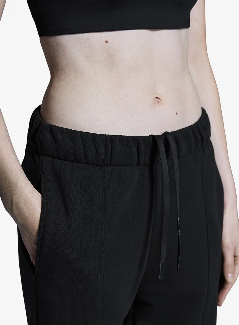 On Running  Essential Club Chinos for Women | Best Price UAE