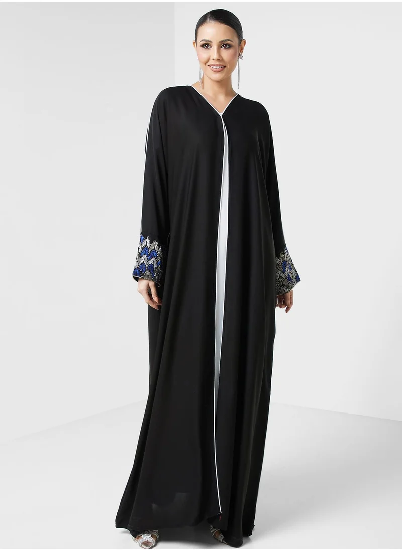 hayas closet Embroidered V-Neck Abaya
